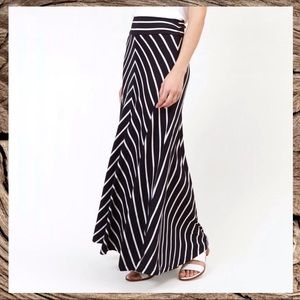 Max Studio Navy Blue & White Striped Maxi Skirt – Size Small – EUC